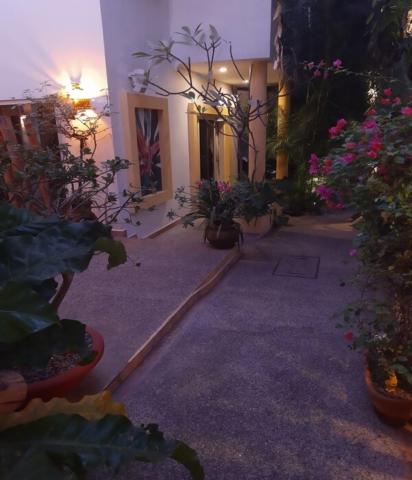 A garden pathway to our hotel suites at Hacienda Alemana
